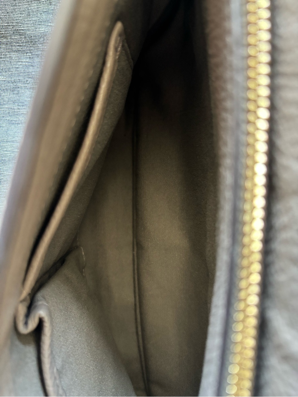 Tory Burch Pebbled Leather Shoulder Bag in Light Gray with Gold Hardware - Picture 4 of 13